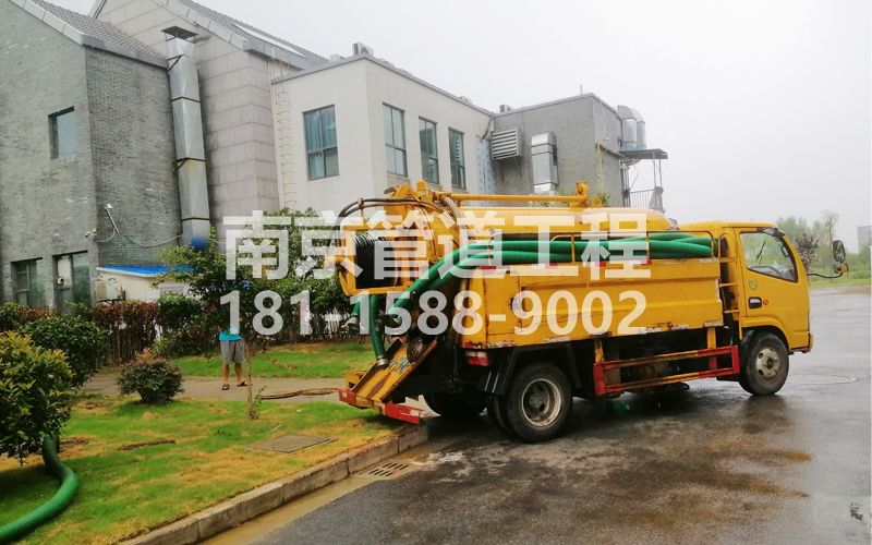 246汤泉小区化粪池清理